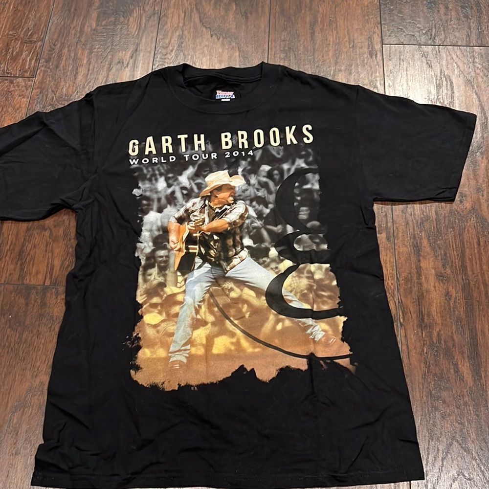 Garth Brooks Concert Shirt‎ Size S women’s size M GUC